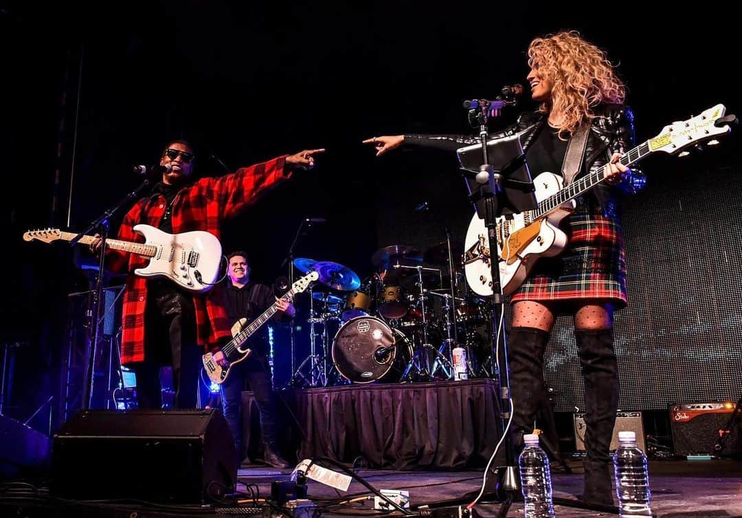 トーライ・ケリーのインスタグラム：「last night was so magical✨ can’t wait to do it again tonight! if you haven’t gotten tickets yet, there’s still some left! torikellymusic.com💖 see you there xo  (📸: @hellomattcowan)」