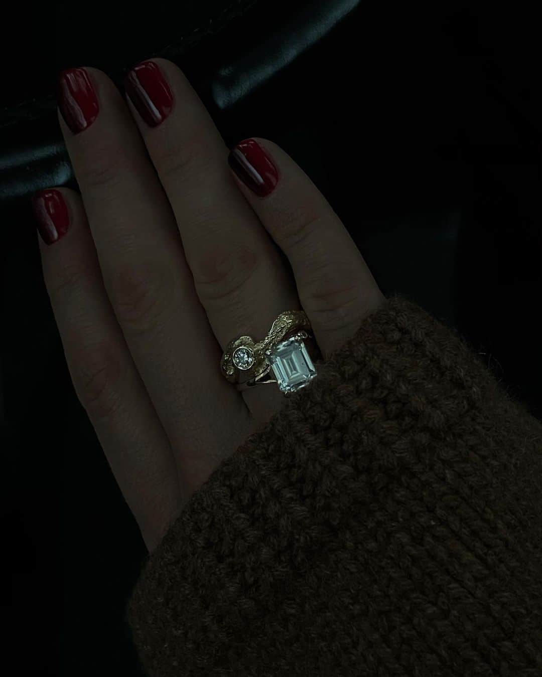 Mathilde Goehlerのインスタグラム：「Christmas nails ♥️ reklame/brands tagged」