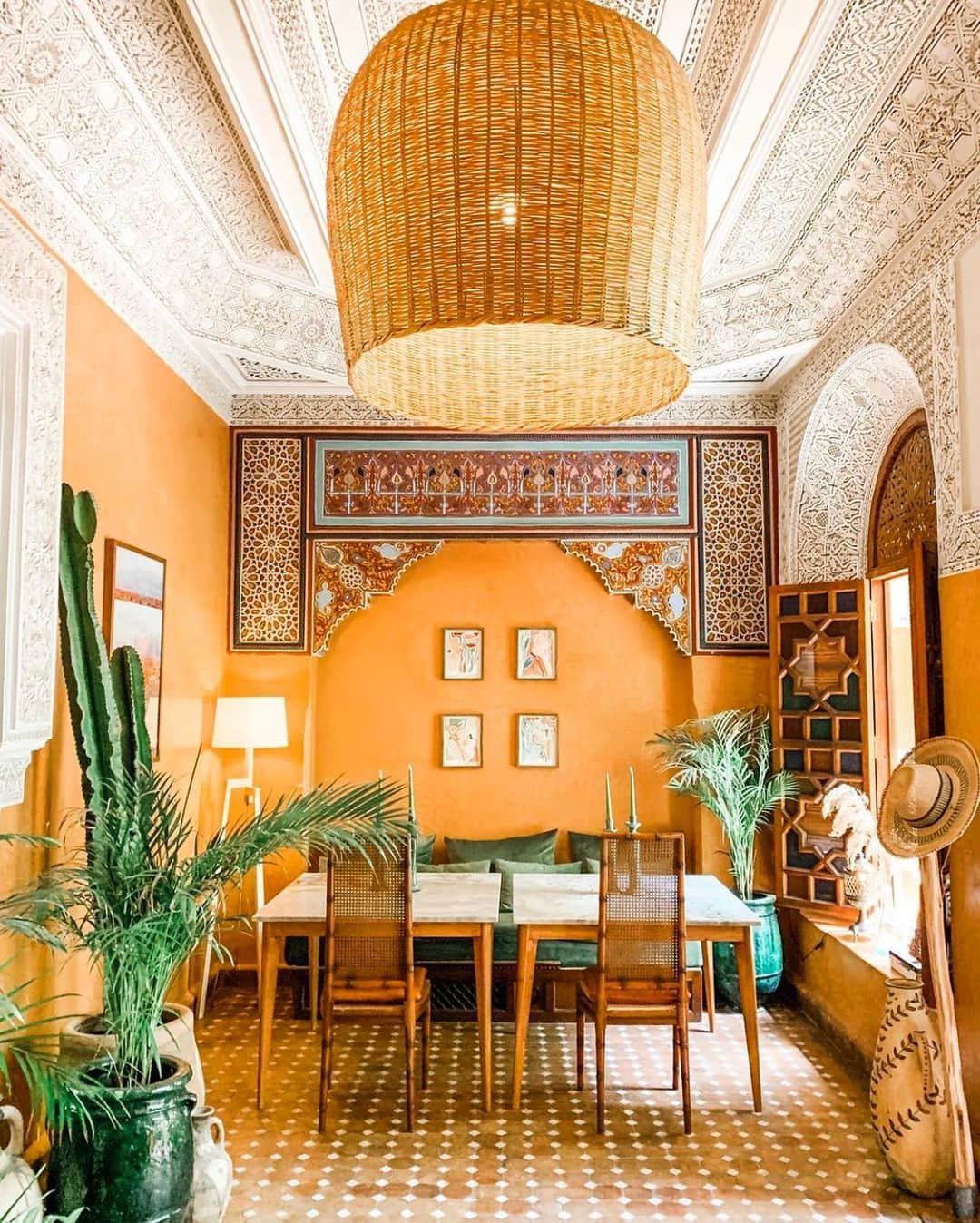 ソルドスのインスタグラム：「currently 💭🍊✨⁣ ⁣ 📷: @rosemarygirard」