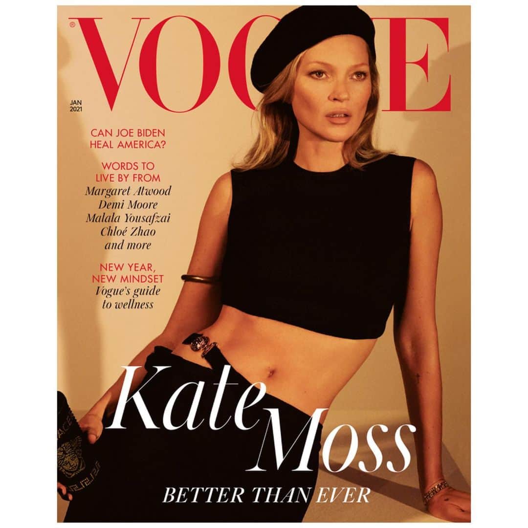ジャンニヴェルサーチのインスタグラム：「@katemossagency photographed for the January 2021 cover of @britishvogue. #VersaceEditorials  Photography @mertalas @macpiggott  Styled by @edward_enninful」