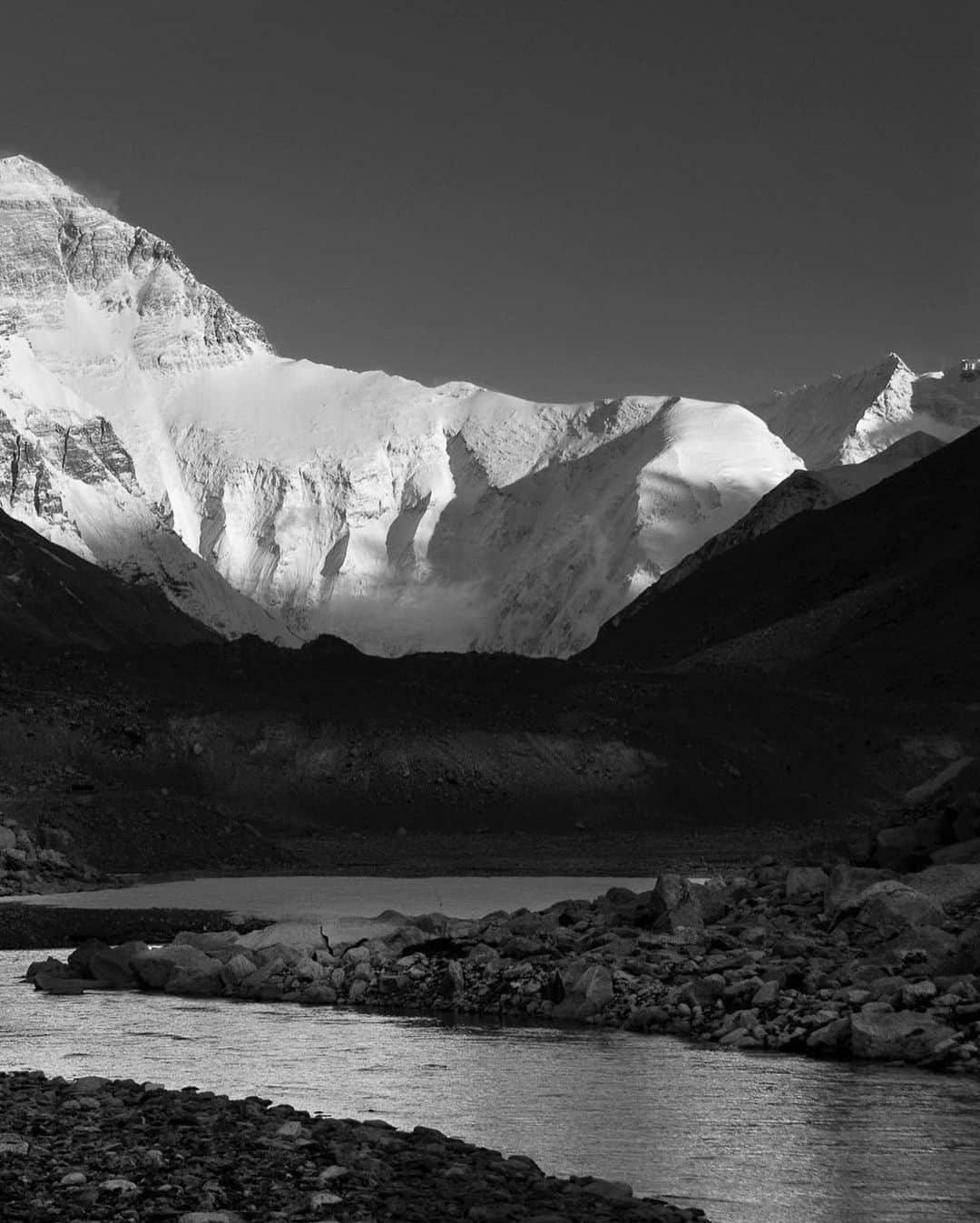 ジミー・チンさんのインスタグラム写真 - (ジミー・チンInstagram)「Everest North Face ⁣ Prints available at www.shop.jimmychin.com and at link in profile.」12月23日 6時33分 - jimmychin