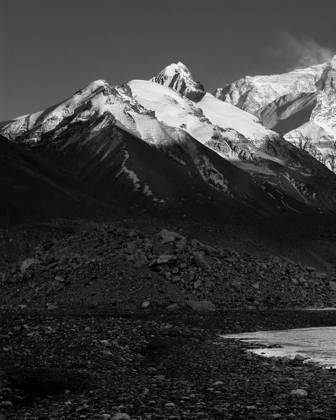 ジミー・チンさんのインスタグラム写真 - (ジミー・チンInstagram)「Everest North Face ⁣ Prints available at www.shop.jimmychin.com and at link in profile.」12月23日 6時33分 - jimmychin