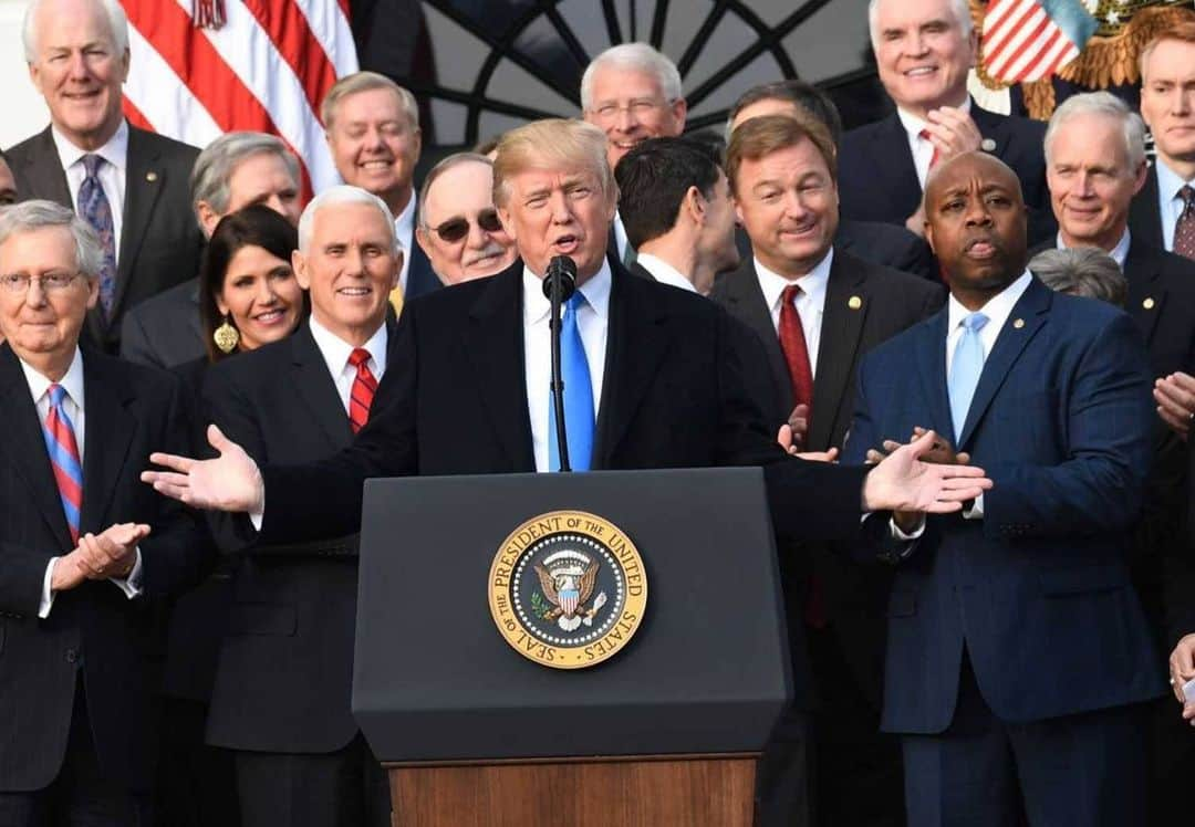 イヴァンカ・トランプさんのインスタグラム写真 - (イヴァンカ・トランプInstagram)「On this day 3 years ago, President @realDonaldTrump signed into law the Tax Cuts & Jobs Act, the most expansive tax reform ever — putting American families first!  I traveled the country rallying support for this historic legislation, and led the effort to double the Child Tax Credit, putting over $2,200 in the pockets of 40 Million families in 2019 alone.」12月23日 7時12分 - ivankatrump