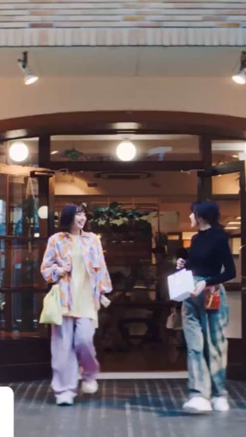"milbon"（ミルボン）のインスタグラム：「新型コロナウイルスの影響により、生活様式が変わってしまったこの1年。 改めて『美容室っていいな』、『自分にあう髪型をみつけるって素敵なことだ』と感じて頂ければ嬉しいなという想いを動画にしました。  In the past year, our lifestyles have changed due to the new coronavirus. We made this video with the hope that people will once again feel that "beauty salons are nice" and "finding a hairstyle that suits you is a wonderful thing.  #私が美容室に行く理由」
