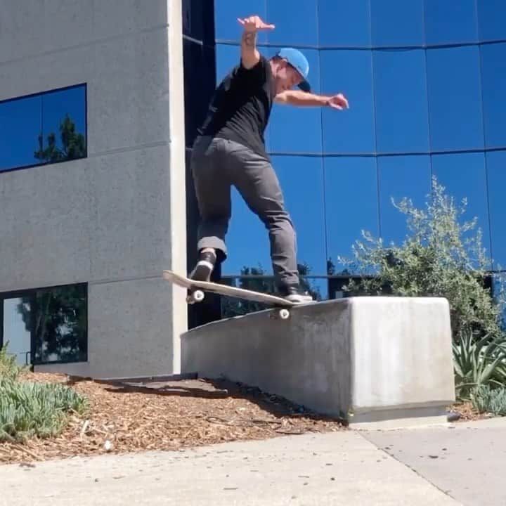 スラッシャーのインスタグラム：「Tripod God @visit_ryangallant 📹」