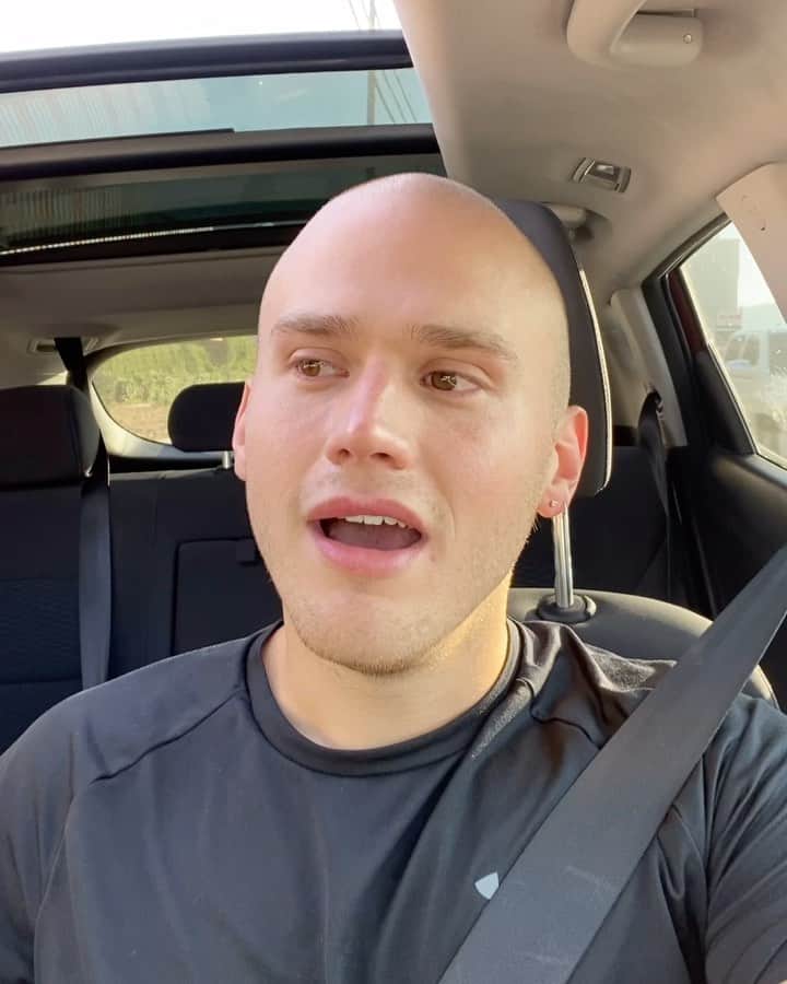 ブランドン・シェイアのインスタグラム：「figured I’d use one of my low moments to help some of y’all out there.. you aren’t alone. This time of year is hard for a lot of us. If you are going through it rn I’m with you. sending so much love your way. 2020 has been tough.」