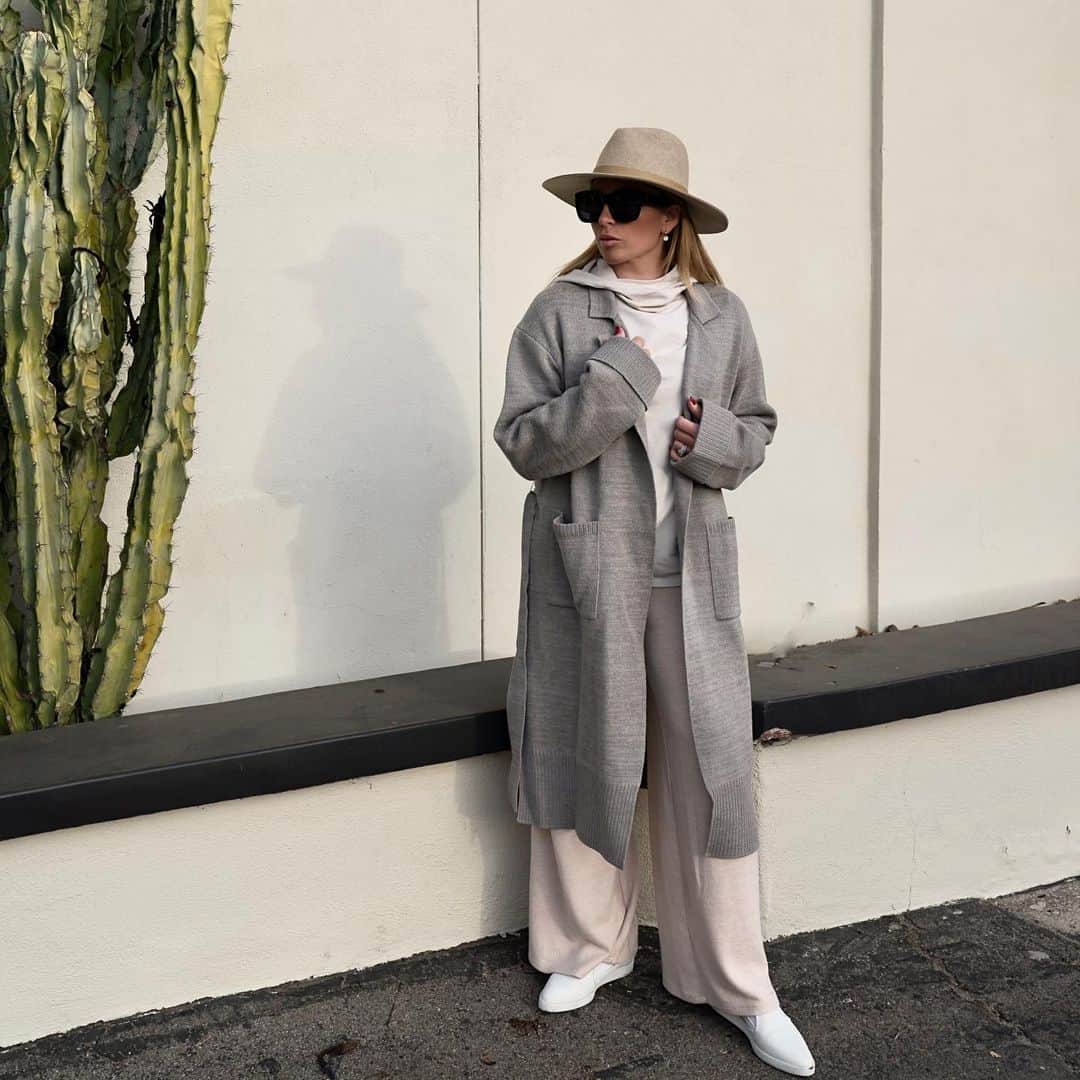 のインスタグラム：「Neutrals on neutrals — our Elementerry Hoodie and Vizet Cardigan make the perfect combo. Ultra-soft fabrics like Organic Cotton, Tencel®️, and Wool mean you are comfy and warm all winter long. #livenau • • • #sustainablefashion #fashion #sustainability #sustainableclothing #sustainableapparel #ethicalfashion #organiccotton #tencel #wool」