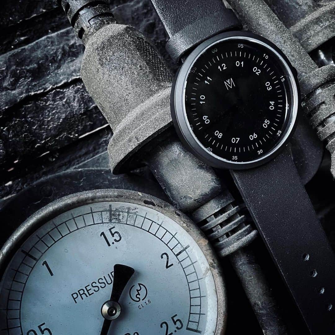 ザ壁のインスタグラム：「Rust Christmas🔩  #マベン#マベンウォッチズ#時計#腕時計 #mavenwatches #クリスマス #ギフト  クーポンコードは 【kanailg64】 を使用で10%OFF！ （本日より1年間有効）  @mavenjapan」
