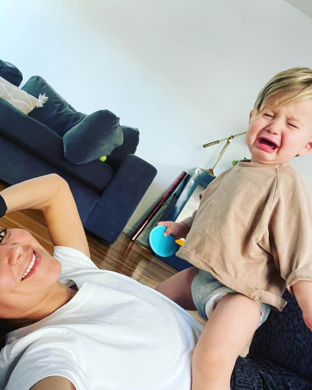 カミーユ・グアティのインスタグラム：「My workout: getting dressed like I’m going to workout & being a mom. DONE ✅ #noexcuses #workout #workoutmotivation #momlife」