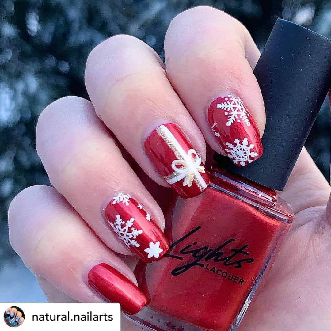 Nail Designsさんのインスタグラム写真 - (Nail DesignsInstagram)「Credit • @natural.nailarts A classic red holiday look, done by stamping the snowflakes and hand drawing the bow 🎁 And of course I’m going to milk the snow when I can in photos, cause I love snow so much!! #nailartchallengedec. . . @lightslacquer Lucy. Im All Toasty Inside. . @hellomaniology stamping plate. . . Inspired by a Pinterest post.  .  . ~Code NATURALLYNAILS for 10% off at Maniology.com~. ~NATURAX10 for 10% off at Beautybigbang.com~. ~ELIZ for 10% off at Rossinails.com~ . . . #nails #nailsnailsnails #manicure #naildesigns #nailsonfleek #naildesign #nailartjunkie #nailart #nailsoftheday #nailsofinstagram #nailsofinsta #nailpolish #nailpolishaddict #nailpolishlover #nails2inpire #nails2020 #prettynails #nailedit #naillife #nailporn #cutenails #naillove #nailartlover #nailartchallenge #nailspafeature #lightslacquer」12月23日 8時43分 - nailartfeature