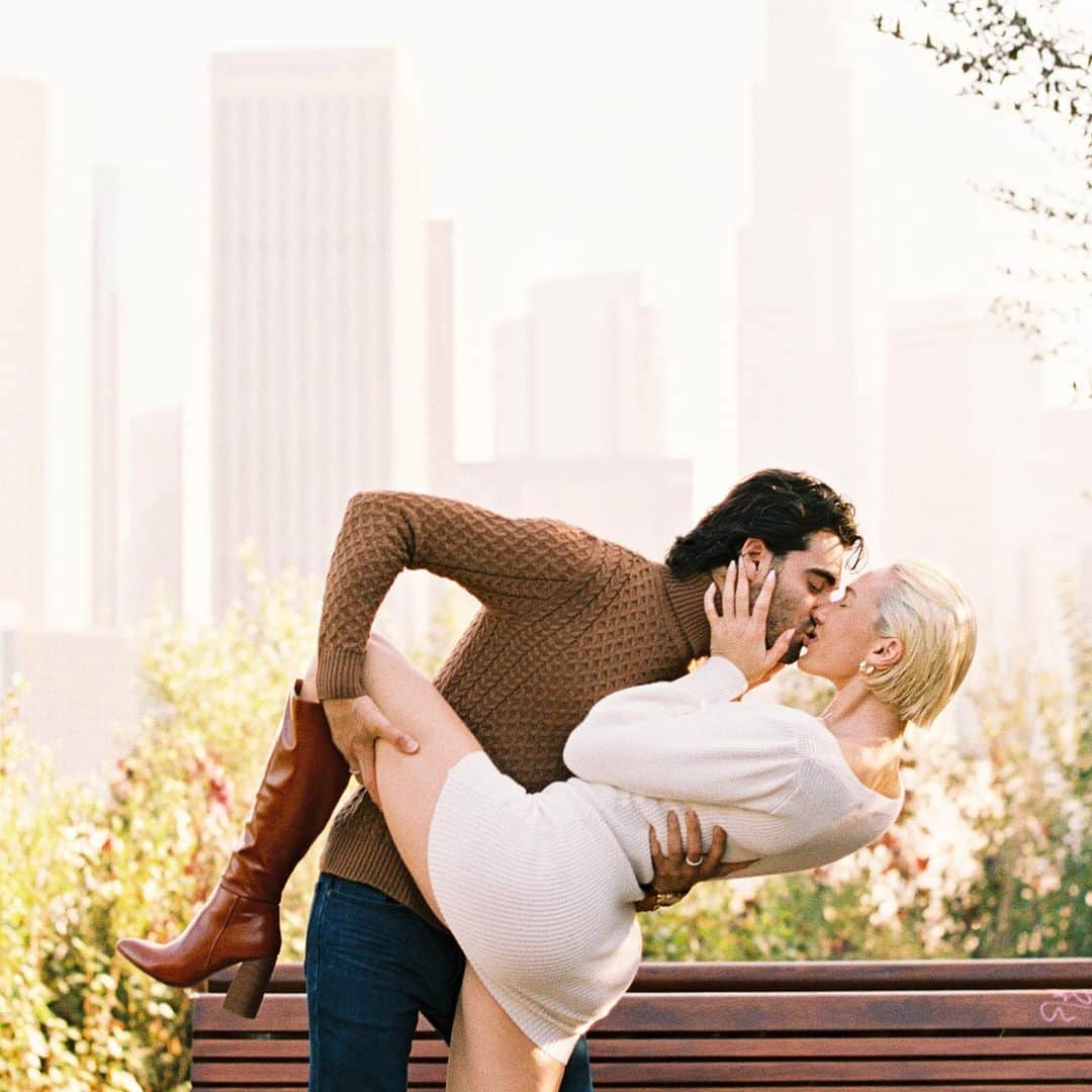 のインスタグラム：「1 year ♠️ to the woman I loved the most...  📷 @julianeberry」