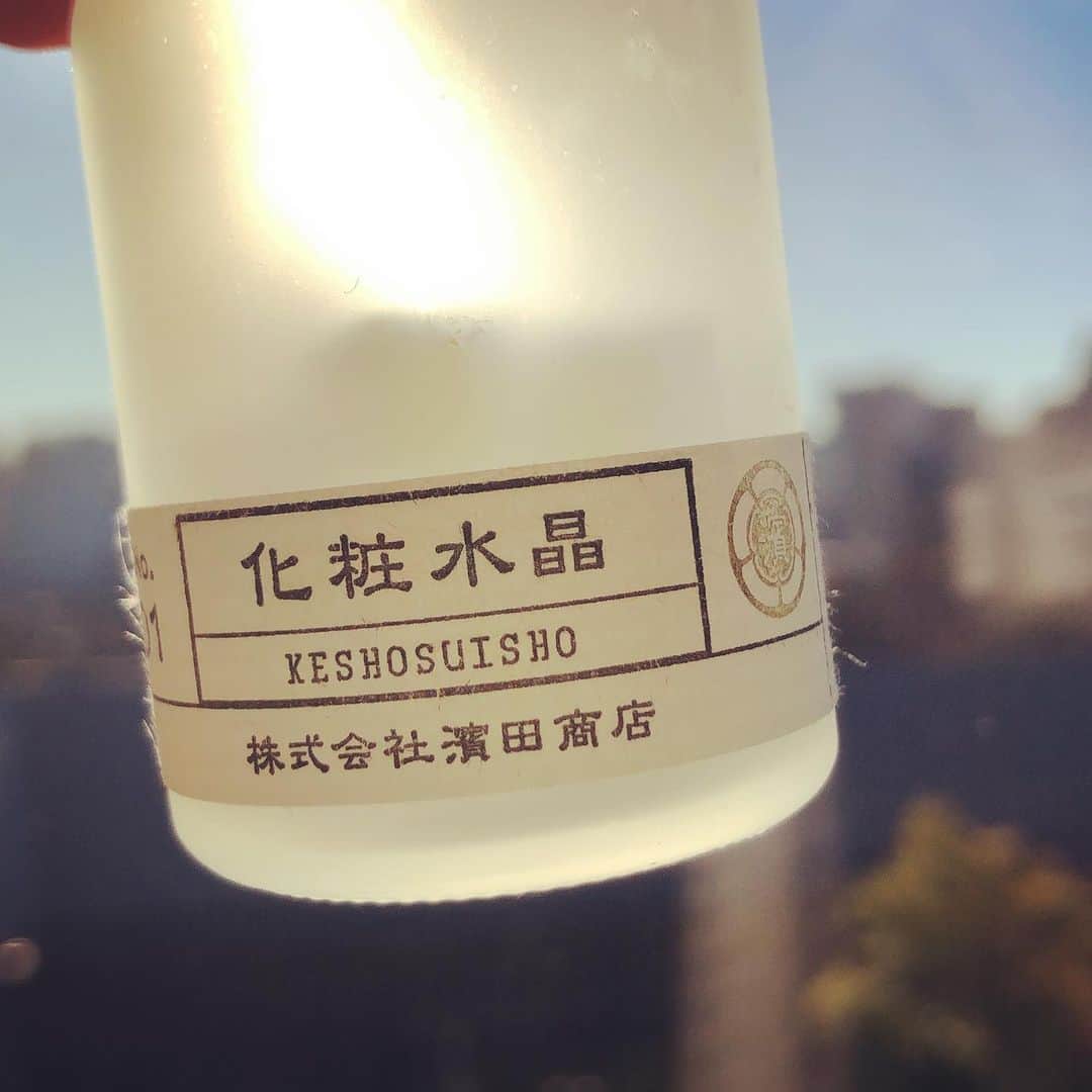 のインスタグラム：「買い置きも、、後少しでなくなるなぁ。。  #年明け入荷  秘百で溶かすと最高なの  凍結乾燥コラーゲンは浸透率が高い、、そして コラーゲンが凝縮」