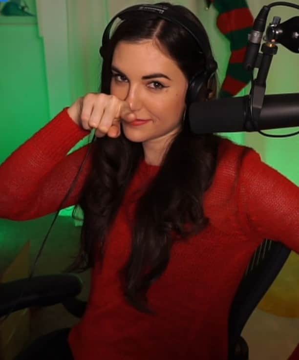 サーシャ・グレイのインスタグラム：「We are live with the last charity stream with @GroundGameLA . Just need one last thing to complete it  #charity #twitch」
