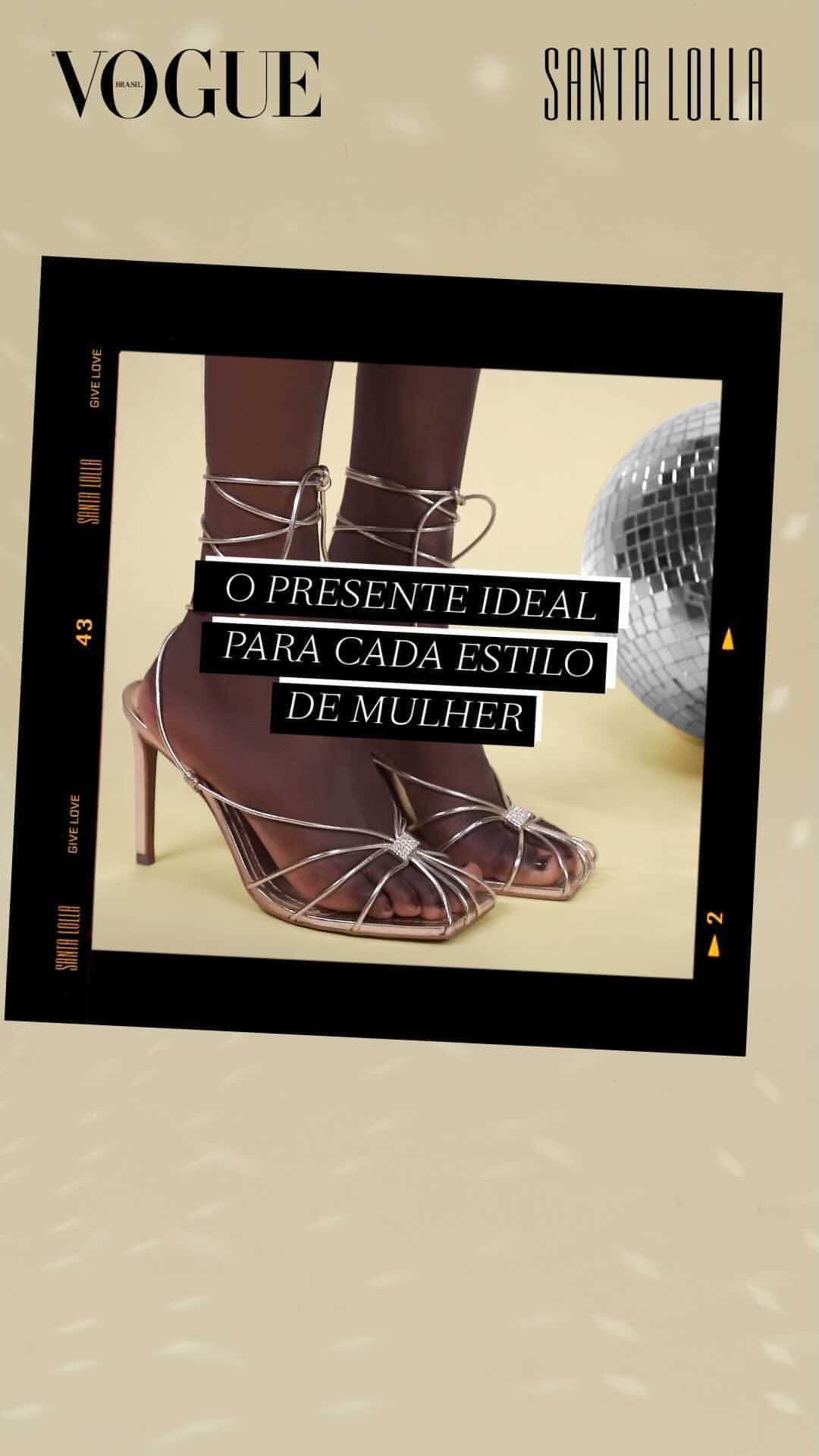 Santa Lollaのインスタグラム：「Se você ainda tem dúvidas do que dar nesse Natal, corre aqui! A @voguebrasil selecionou quatro modelos de sandálias para diferentes estilos de mulheres. #giftguideSL #christmasvibes #giveloveSL」