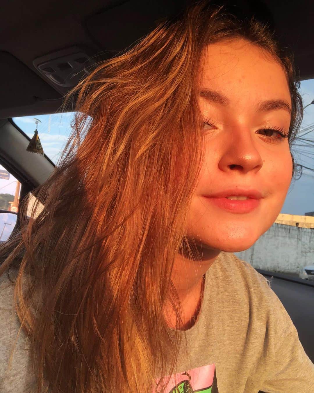 ライサ・チャダッドのインスタグラム：「amanhã tem um igtv especial pra vocês 💛」