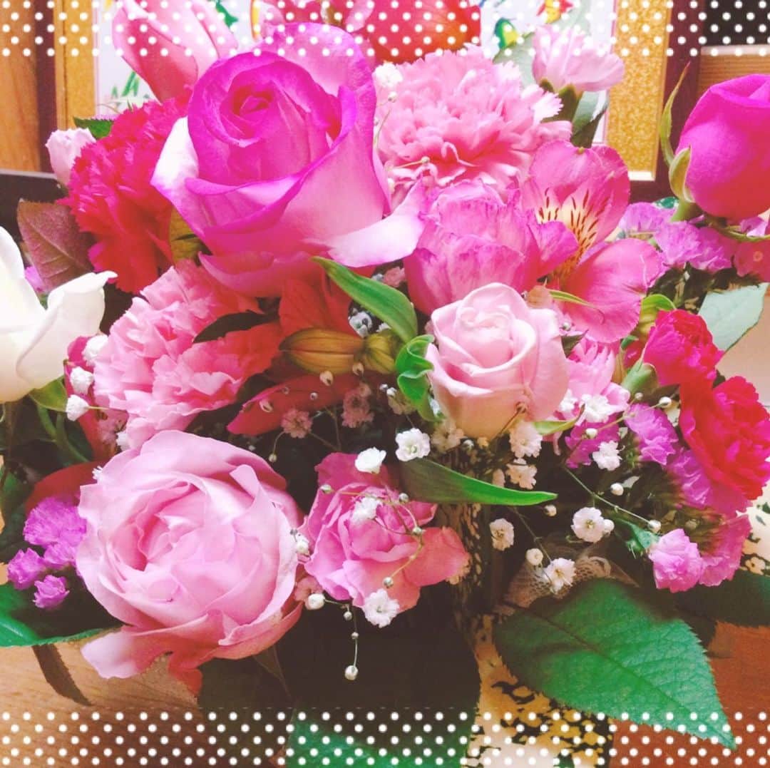 のインスタグラム：「お花の癒しパワーってすごい💐 ありがとう💖 これから冬本番だけど、 私の心は既に雪解けです✨」