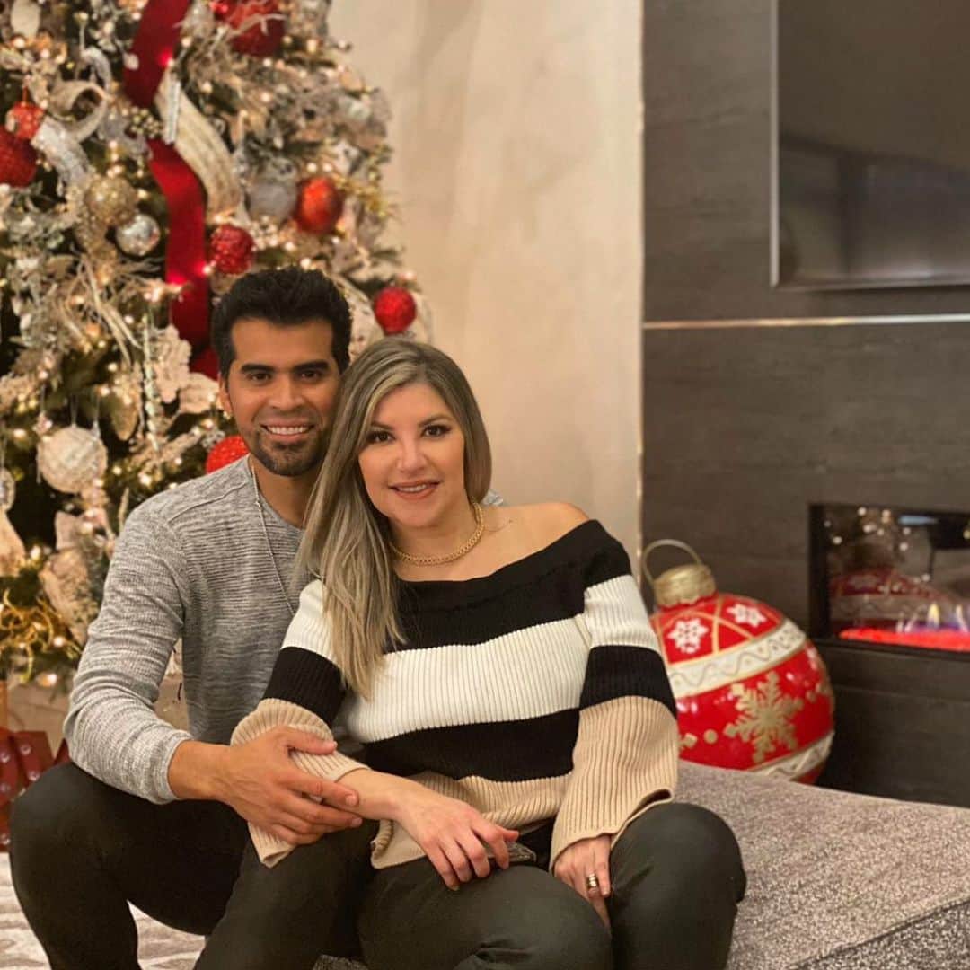 ロビンソン・チリノスのインスタグラム：「Feliz aniversario #14 mi vida gracias a ti soy el hombre que soy , Dicen que detrás de un hombre bendecido está una gran  mujer. Tú eres esa Gran mujer mi amor TE AMO @heidy28d le pido a el señor que siga bendiciendo nuestro HOGAR. #aniversario」
