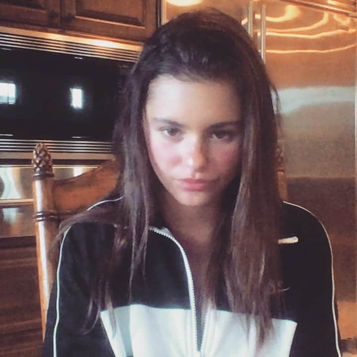 のインスタグラム：「It’s the proud family theme song that still does it for me #handsdownthebest」