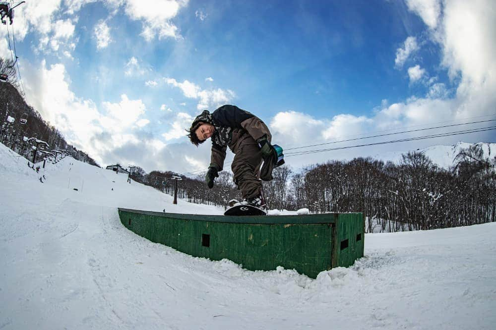 岡本圭司さんのインスタグラム写真 - (岡本圭司Instagram)「G. 47PARKS is now open. #47parks  #jibbing  #snowboarding」12月23日 9時53分 - hywod_kj