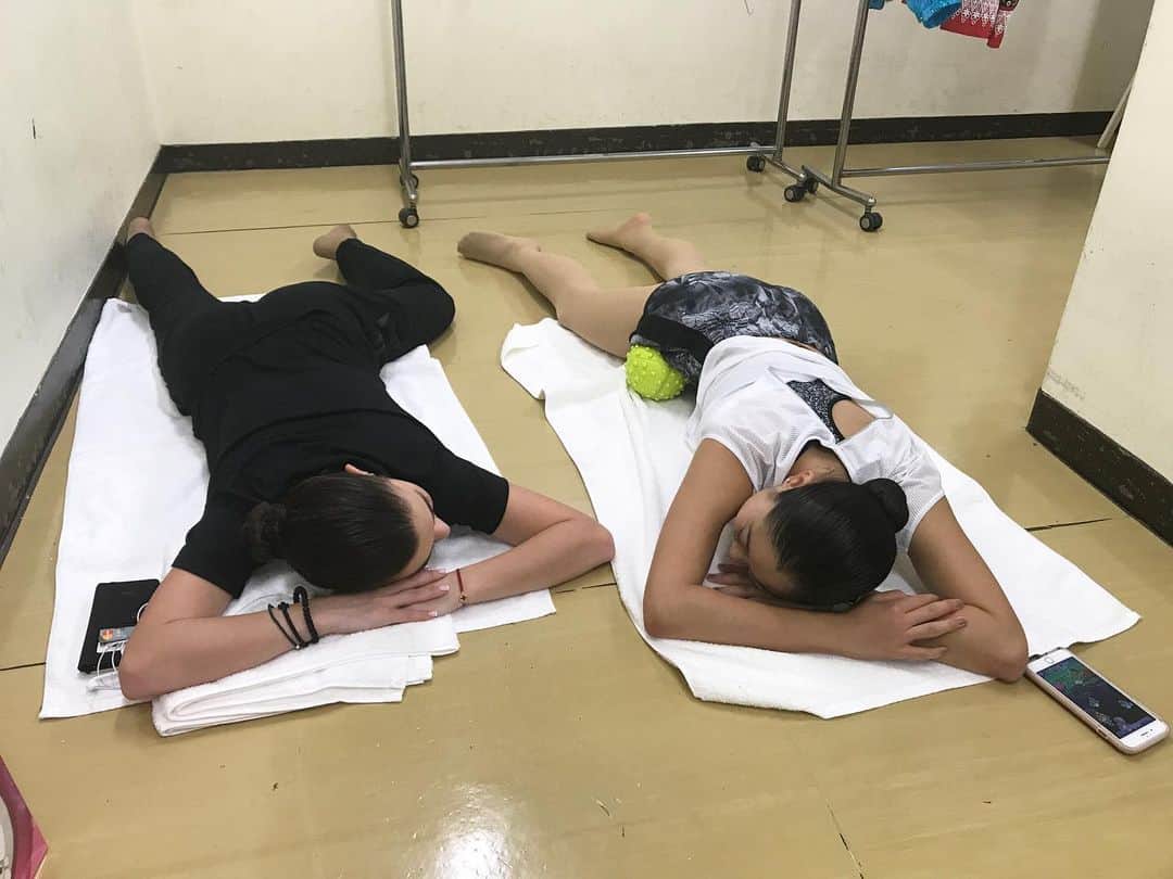 長洲未来のインスタグラム：「T•I•R•E•D today.   Also, I miss all the aspects of performing (here’s a BTS of us rolling out)...2020 is almost behind us! ⭐️🧙💫」