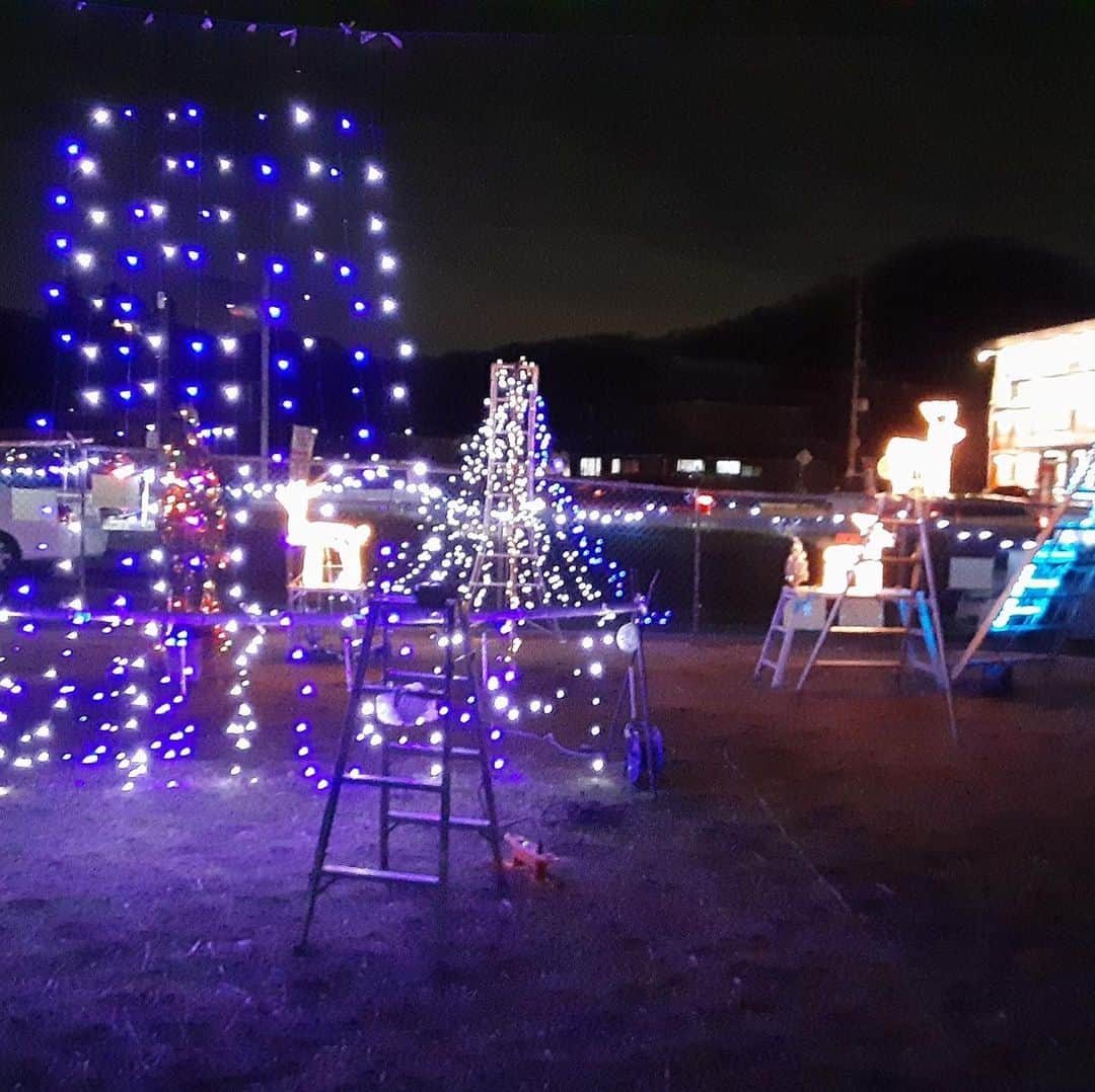 兵庫トヨタさんのインスタグラム写真 - (兵庫トヨタInstagram)「クリスマスイルミネーションのお手伝い2 点灯しました…近所の方々も見にきていただいています。 #給電 #toyota #神戸市」12月23日 10時27分 - hyogo.toyota