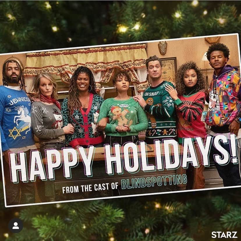 ヘレン・ハントのインスタグラム：「You gotta love a Christmas sweater. Happy Holidays!! @blindspottingstarz」