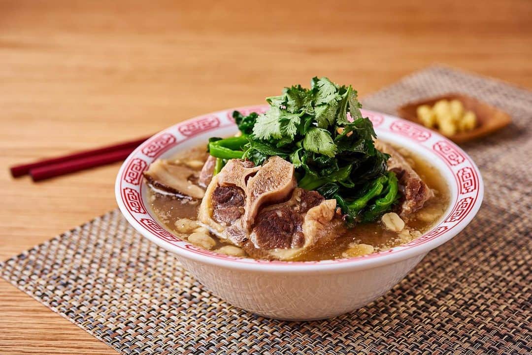 Zippy's Restaurantsのインスタグラム：「Nothing like a bowl of Oxtail Soup to give you that holiday cheer. Let us serve you and your loved ones in our dine-in restaurants tonight.」