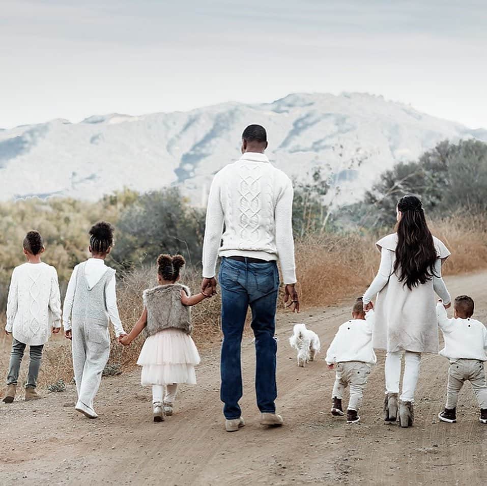 クリス・ボッシュのインスタグラム：「Looking back on moments like this remind me of how far we have come as a family . We have found even more ways to show up for one another. If that means being Principal Bosh, or being in charge of the homeschool IT Dept, or just making sure they feel seen, heard, and supported every single day. The game 🏀 taught me a lot about teamwork, consistency, and bringing your “A” game every day- regardless. It has helped me navigate our new world with the same pillars that brought success for me in one realm 🏆 🏆🏅 and now I’m applying those in every area of my life. #BoshHoliday #BoshFamily」