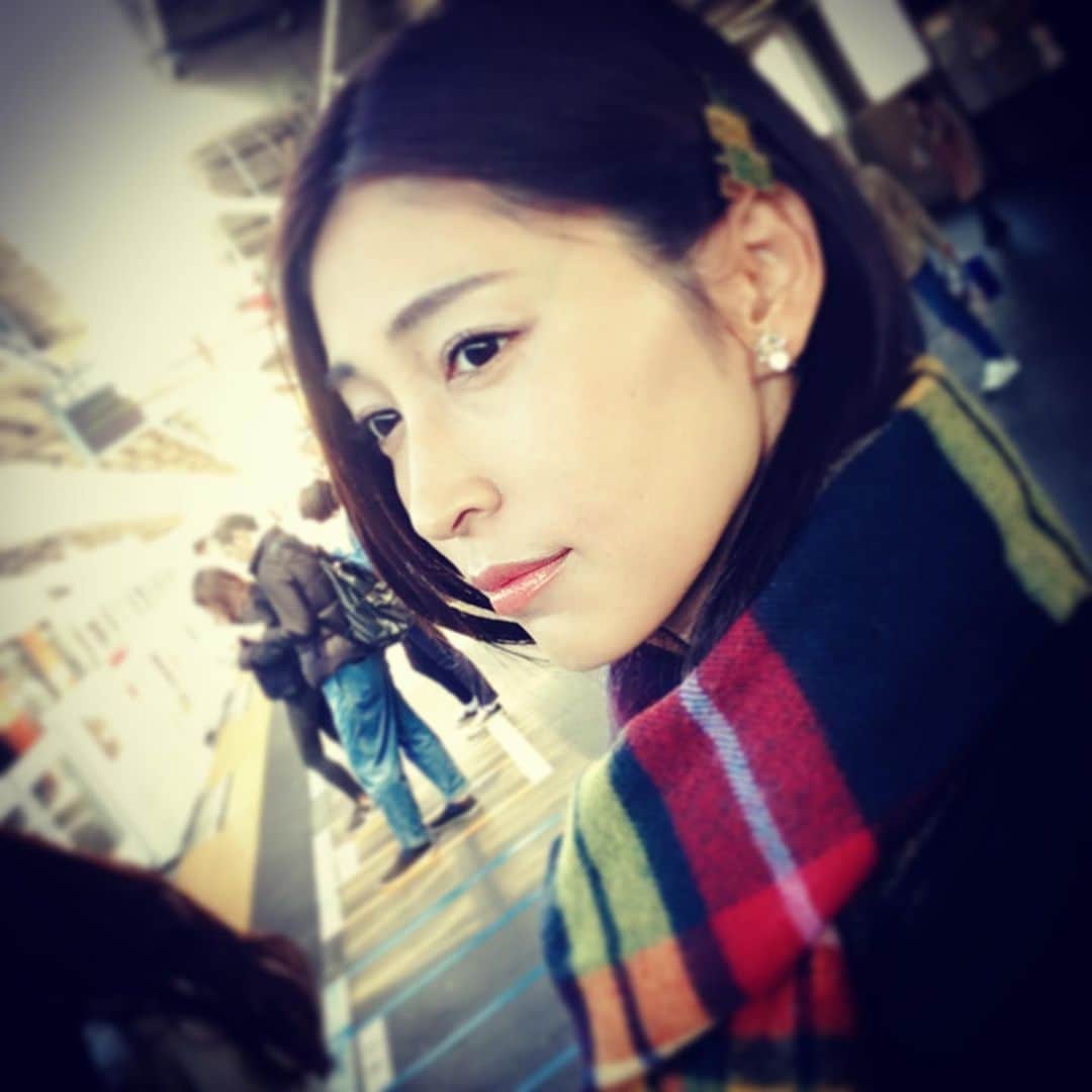 長谷部瞳のインスタグラム：「＊ あったかくてびっくり☀️ 本当に12月なのか？  明日もあったかいらしい🎄 娘よ、サンタさん来るといいね🎅  #クリスマス #冬休み #子連れお出かけ #行ってきます」