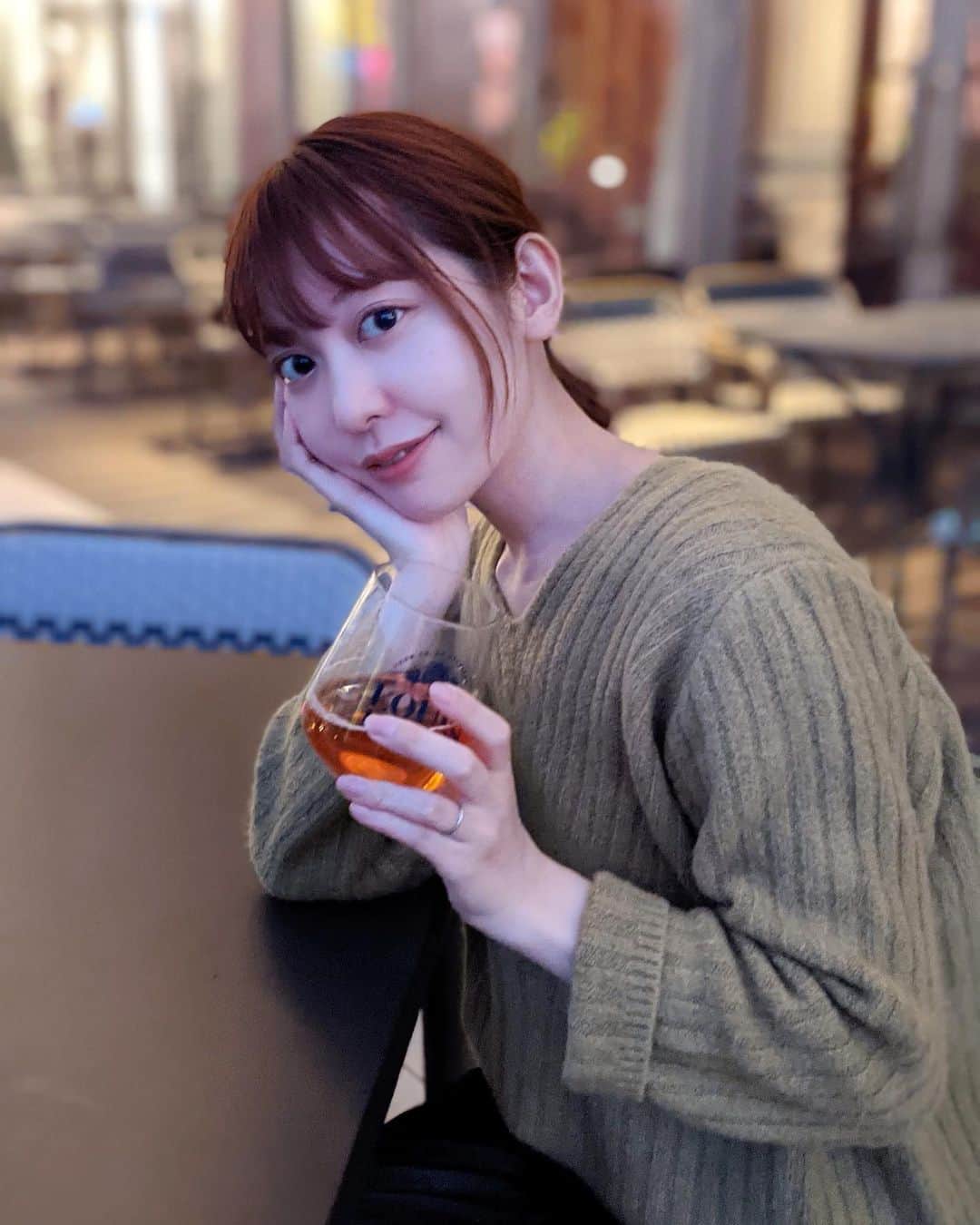 木村ミサさんのインスタグラム写真 - (木村ミサInstagram)「🥂  Hanakoラボの企画で恵比寿のシロノニワ @shirononiwa に。 アップルスパークリングのルイレゾン @louisraisonjpをいただきました🥂 ライトアルコールなのでお酒初心者にも手軽に楽しめる一杯。 りんごもアップルスパークリング専用に作られたりんごを使用していて、フランスがそんなにりんごが盛んなの初めて知った。。！ 特に私はルージュデリスの酸味が好みで、 お食事にもぴったりでほろ酔いに。。🍷  ご飯をおいしく食べたい派なので、 食事に合うお酒はとてもありがたいよね。  こんなほろ酔いな平日もあってもいいよねって思える時間でした🥂  #シロノニワ＃アップルスパークリング＃ルイレゾン #Hanako #Hanako_magazine #ハナコラボ #pr」12月23日 21時23分 - misaxmas