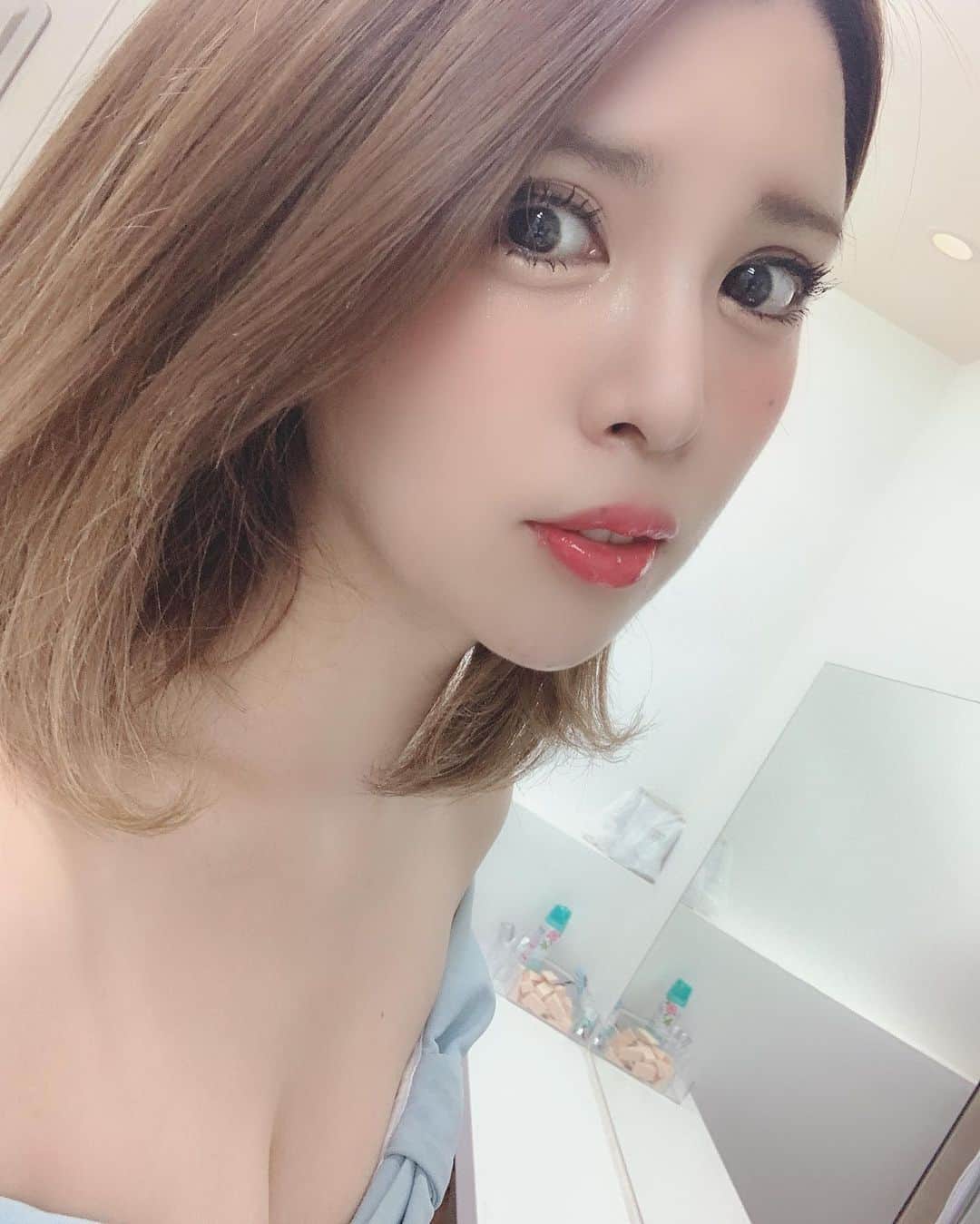 坂口杏里のインスタグラム：「今日からちゃんと体入からの本入します💁‍♀️ club  SLOW 新宿区歌舞伎町1-9-6 三経32ビル3F 0332008522  是非遊びに来てねん😊👗 ちなみにBARカシェットも 掛け持ちですが、 SLOWに力を入れたいので  みなさん応援しにきてくれたらありがたいです😢✨」