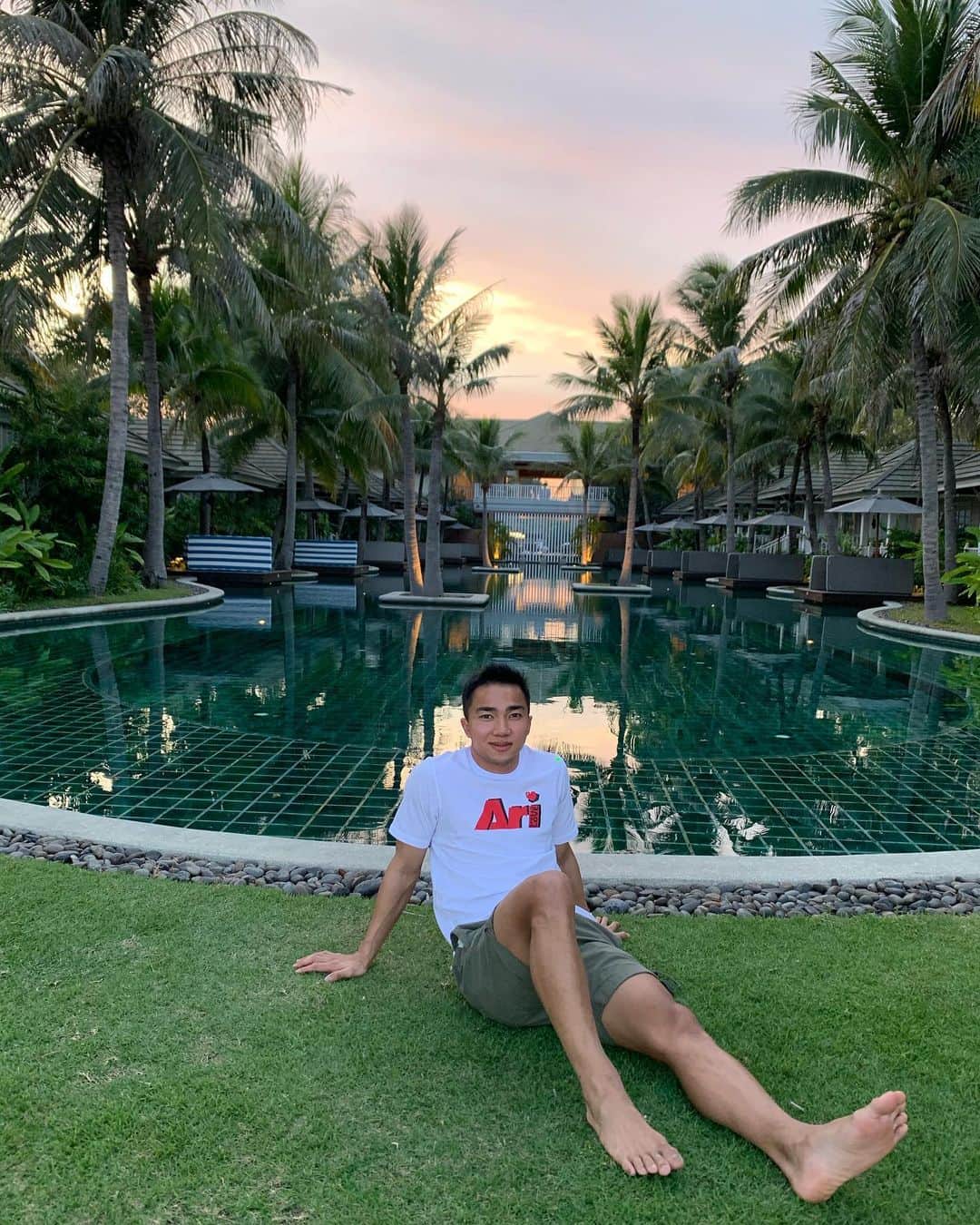 チャナティプ・ソングラシンのインスタグラム：「ชิวแล้วบรรยากาศดีมากๆครับ ☺️🙏🏽@restdetailhuahin」