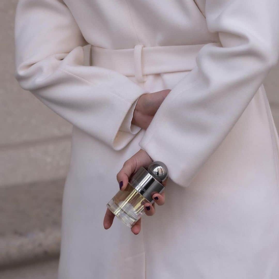 モルトンブラウンのインスタグラム：「Which Eau de Parfum or Toilette is your fragrance of choice for this year’s festivities? We’re pretty captivated by Juniper Jazz, of course. (Photo by @aline.kaplan.)」