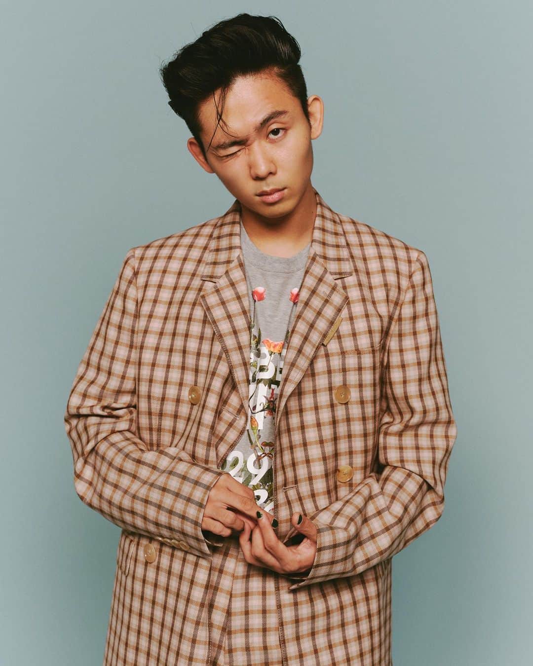 オカモトレイジのインスタグラム：「I tried my best to look super cool 2020.⚽️ @spurmagazine feb issue released.😋」