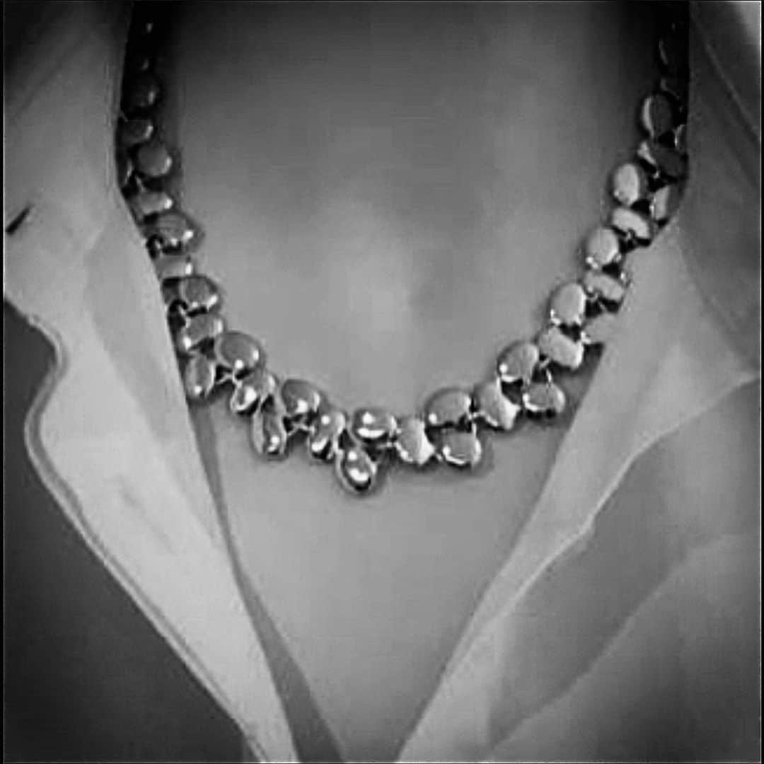 ホアキンベラオのインスタグラム：「Collar de plata dé cantos rodados. www.joaquinberao.con」
