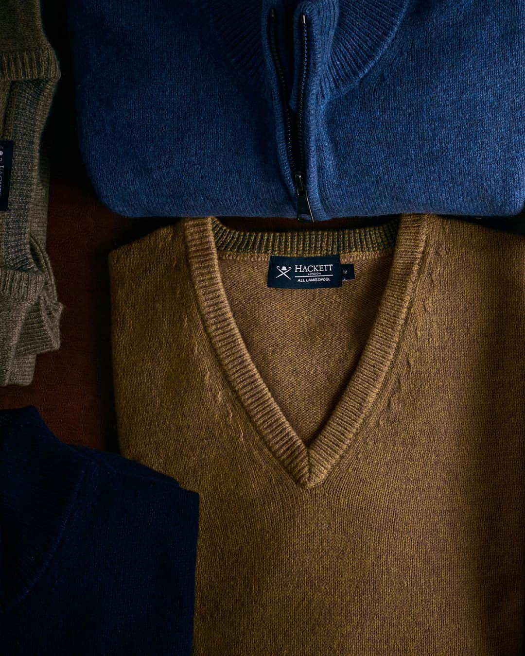 ハケットのインスタグラム：「With only two days left for Christmas, you probably have all your presents by now. But if you don’t, explore our premium knitwear selection at the link in our bio to find the right one for him. #STAYHackett」