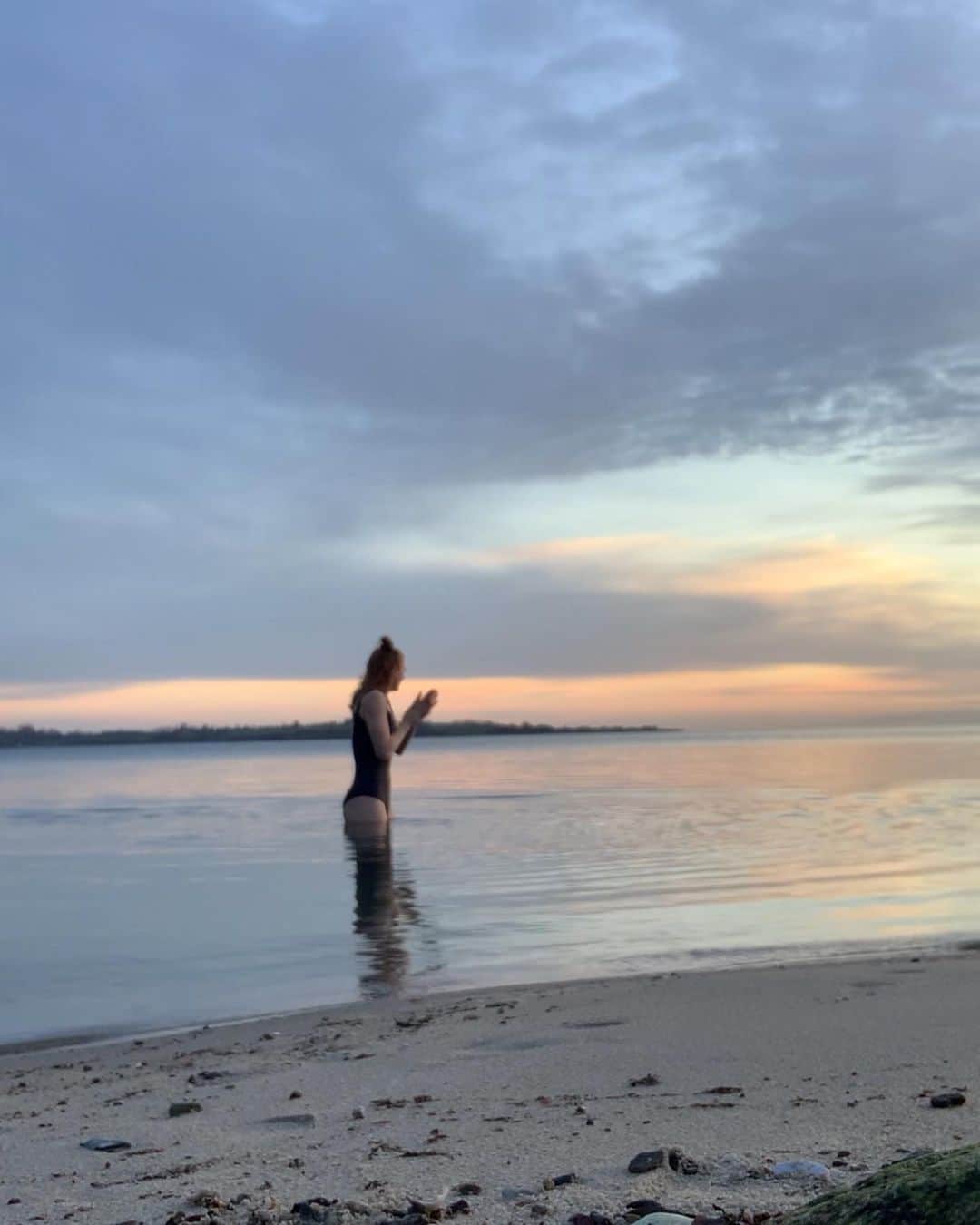 マチルドU・クラマーのインスタグラム：「Smuk morgen til en juledukkert 🌅」