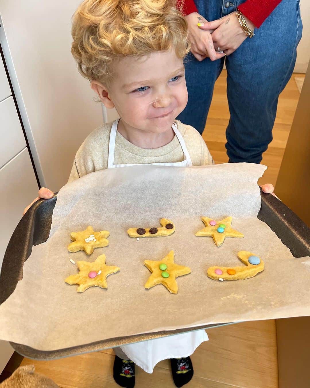 キアラ・フェラーニさんのインスタグラム写真 - (キアラ・フェラーニInstagram)「Leo baked his first cookies 🍪」12月23日 20時14分 - chiaraferragni