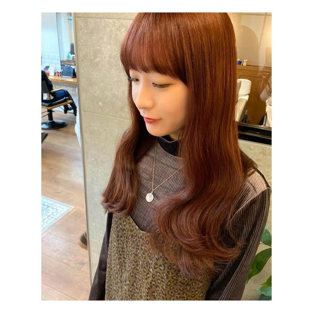 くりかさんのインスタグラム写真 - (くりかInstagram)「美容院納め✂︎ 今回は、がっつりピンクを入れてもらいました💗  今年もみことさん（ @mikoto_0130 ）に 月一でお世話になりました☺️ 今年はイメチェンすることになって、髪色に悩んでたときにみことさんに相談乗ってもらってお気に入りの髪色を見つけることができたり。 冗談抜きで、毎回みことさんに髪の毛綺麗にしてもらったら目がぱっちり開いて大きくなって、表情が明るくなる気がするの！！笑 あゆくまのくりかにいなくてはならない存在♡  #あゆみくりかまき #あゆくま」12月23日 20時15分 - kurika_ayumikurikamaki