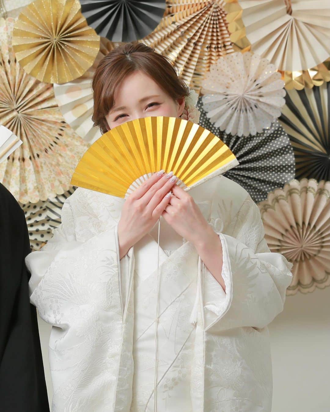 のインスタグラム：「縦Ver  これからマタニティフォトや 結婚式などのお写真も 載せていきたいと思います('0')/  #前撮り #白無垢 #前撮り和装アイテム  #前撮り和装 #前撮りヘア #前撮りポーズ」