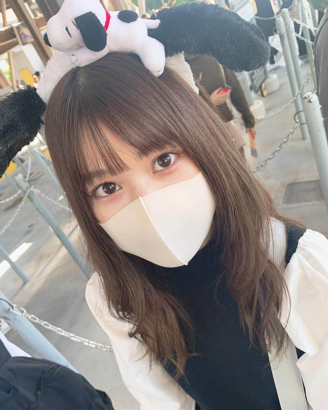 吉川七瀬さんのインスタグラム写真 - (吉川七瀬Instagram)「彼女とユニバなうに使っていいよ ってやつってちょっともう流行り終わってる？🥺笑 . これはフライングダイナソーに乗る前の余裕な表情です😇 乗った後は怖すぎてあまり記憶にありません🥺 友達が隣にいたんだけど私が絶叫してる時ずっと爆笑されてました🥺 また行きたいなぁ、、楽しかったなぁ🥺 . 普通に思い出日記みたいになった #USJ #ユニバ　#フライングダイナソー」12月23日 20時24分 - yoshikawa_nanase