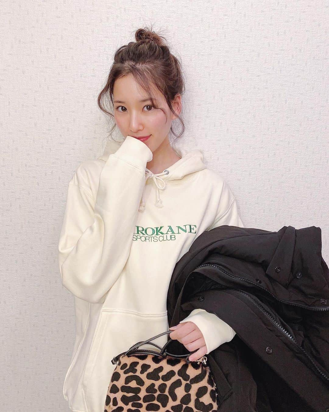 布川桃花さんのインスタグラム写真 - (布川桃花Instagram)「お気に入りパーカー💗  #shirokanesportsclub #momoka_fashion」12月23日 20時24分 - momoka_fukawa