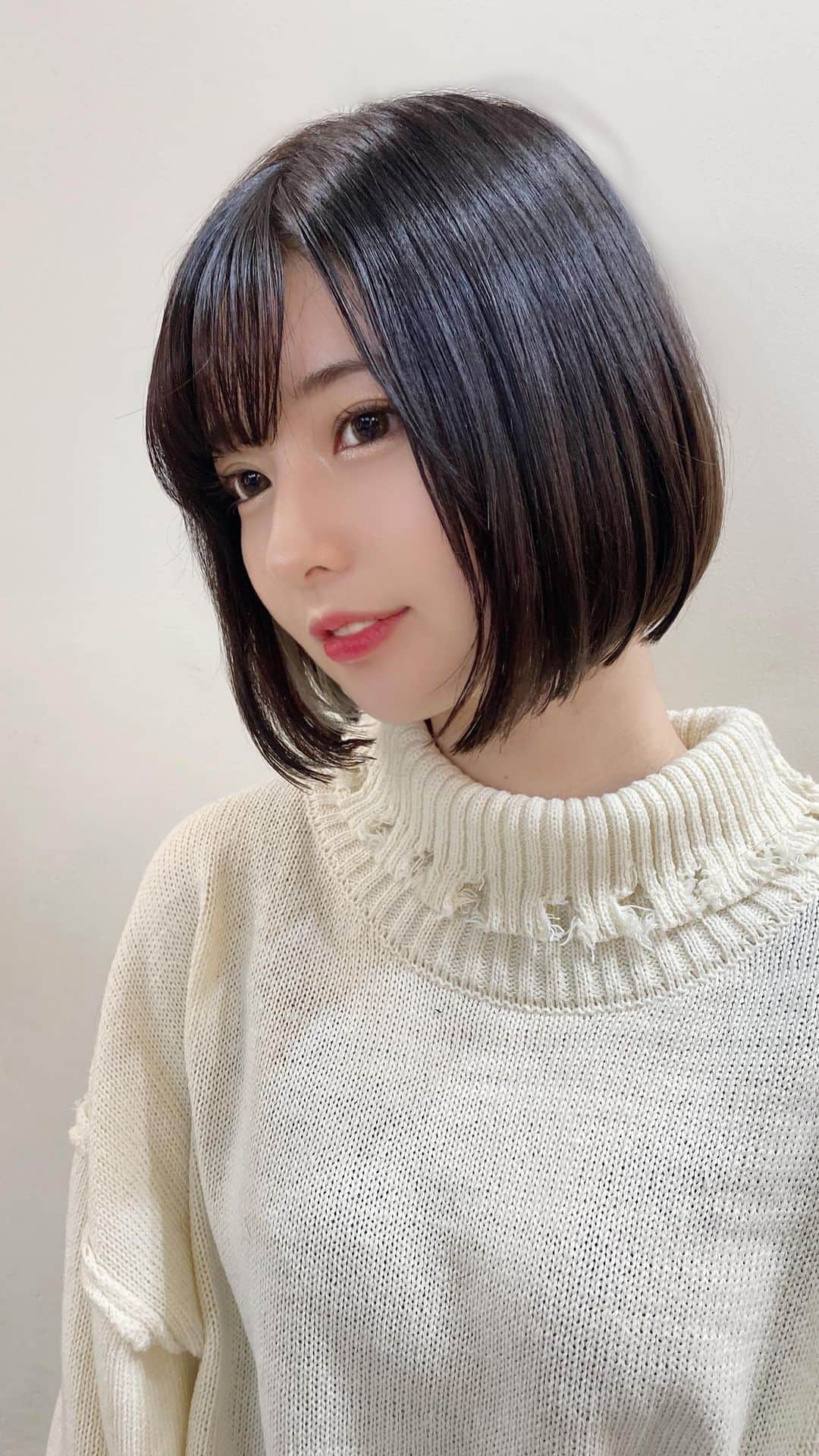 sarimaru(国木田さりまる)のインスタグラム：「髪の毛染めて切ったんよ~！ 全部お任せにしたのに良すぎて大満足ですありがとうございました💭🎶  今回の美容室さんは@tatsukahiroshi 眉毛は@une_fleur_tori さん」