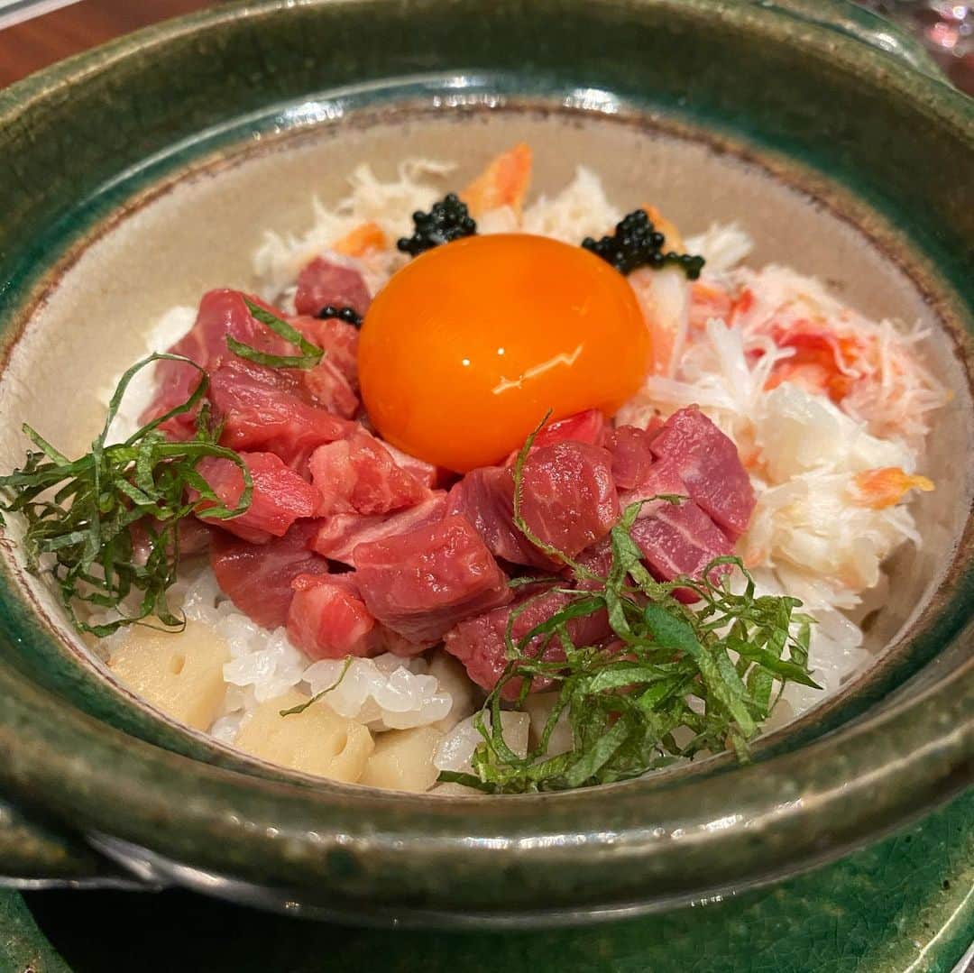 ARIKAさんのインスタグラム写真 - (ARIKAInstagram)「かすみんbirthdayご飯🍽 . 先週日曜日に早めのbirthdayご飯🍷 毎年誕生日はお祝いし合うの♥️ 今年は NISHIAZABU USHIMITSU へ🐮 ➠ @ushimitsu_nishiazabu   私が上京して初めてアルバイトした 恵比寿うしみつ本店の系列店だよ⭐ 個室しかなくて、ご飯も美味しくて 新しい焼肉を常に追求しているお店✨ やっと行けて良かった💓  まだ誕生日来てないけど、 かすみにとって 幸せ溢れる25歳になりますように🥰 大好きっ(*^_^*)❣️ . #誕生日 #誕生日ご飯 #焼肉 #高級 #食べログ高評価 #有名店 #お肉 #美味しい #絶品 #birthday #party #親友 #サプライズ #friends #女子会 #workout #makeup #hair #me #girl #swag #l4l #love #selfie #bestoftheday #followme #dog #lovedogs #お洒落さんと繋がりたい」12月23日 20時28分 - arika.este