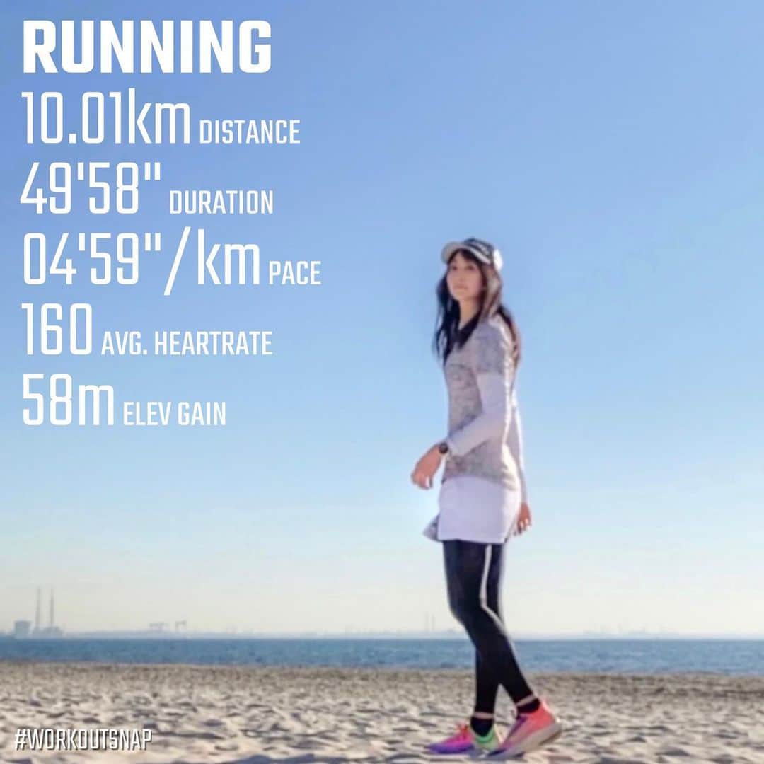 のインスタグラム：「🏃‍♀️🎾.10.01🅚🅜 𝚛𝚞𝚗 𖤐𖤐𖤐 . 今日はぽっかぽかのいいお天気🌞 テニスのレッスンの後そのまま海までラン♡ . 最近また運動前と運動後に ℍ𝕄𝔹 𝕊𝔸𝕌ℝ𝕌𝕊 @hmbsaurus を飲んでます。 HMB SAURUSは オールインワンのアミノ酸スティック✧︎*。 内容は 𖡼 HMBCa 2000mg 𖡼クレアチン 1250mg 𖡼 L-カロニチン 800mg しなやかな肉体美BODYを目指したい方や 痩せやすい身体作りにおすすめだそう。 アミノ酸で美肌・美髪むくみ解消⸜(๑⃙⃘'ᵕ'๑⃙⃘)⸝⋆︎* . #saurusmarathonchallenge の時に アミノサウルスシリーズを他にも試してみたんだけど どれも飲みやすくてよかったからまた使いたいなぁ( ˘͈ ᵕ ˘͈ ) あと、機会があったらサウルスの練習会も行ってみたいです🙋🏻‍♀️ . あ、 #渋谷表参道ウィメンズラン エントリーしました🏃‍♀️ 開催されますように🥺 . . . #hmbsaurus #プロテイン #hmb #筋トレ女子 #workout #おうちトレーニング #アミノサウルス #lemonsquare🍋 #cchan_girls #pr . Lemon Squareから頂きました。 これ気に入って飲んでたからすっごくうれしい😊 @cchannel_girls @cchannel_lemonsquare . . .  #happyrunning #happyrunner #runtrip #vic_season #runninglife #runninglifestyle  #runninggirl #runtrip #ハシリマスタグラム #ハシリマシタグラム #retrip_chiba #写真好きな人と繋がりたい #genic_japan #jp_gallery #far_eastphotography #走るの好きな人と繋がりたい #ランナーさんと繋がりたい #ig_running #ig_runners」