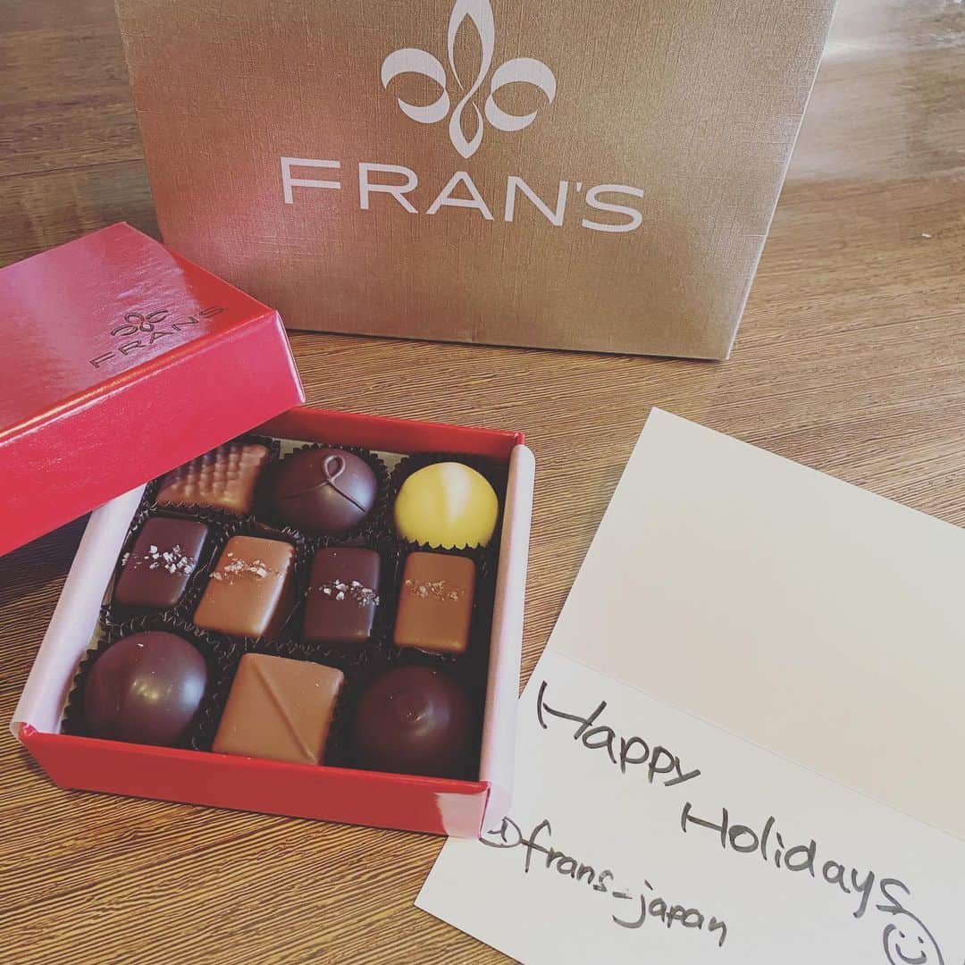 畑野ひろ子のインスタグラム：「今夜のデザート 日本では、京都と神戸にお店がある　@frans_japan 🍫 いつかお店に行ってみたいなぁ。」