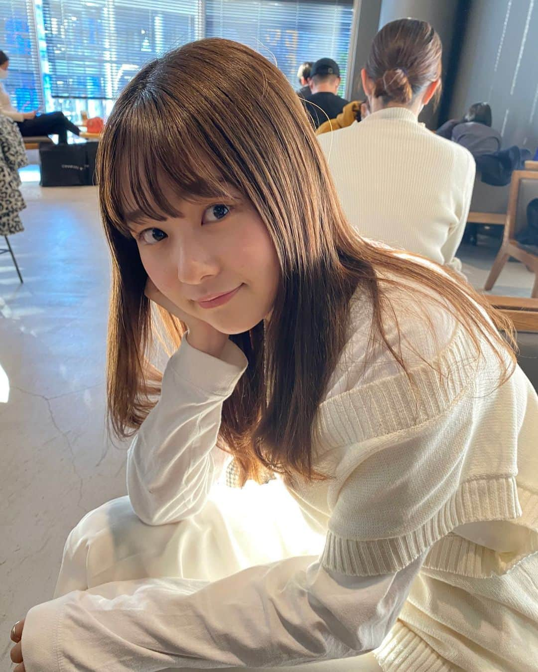 木下結衣のインスタグラム：「ゆうきちゃんが撮ってくれた！！！ 明日はツーショのせます🥰🥰   #ミスコン #instagram #instalike #instagood #サロモ #サロモ募集 #撮影モデル #ポートレート #portrait #オールホワイトコーデ」