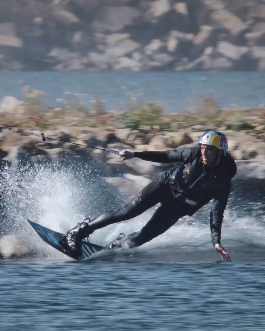 レッドブルのインスタグラム：「what better way to push the limits of wakeboarding than being towed by a KAMAZ👏TRUCK👏   we followed wakeboarding pioneer @nikitamartyanov on his mission to prove that nothing is impossible if you put your mind to it 👊 🏄‍♂️  ~link in bio to see the full clip~ 🚛:@shibalov_anton @kamazmastersport  #redbull #givesyouwiiings #wakeboarding #watersports #kamaz #russia」