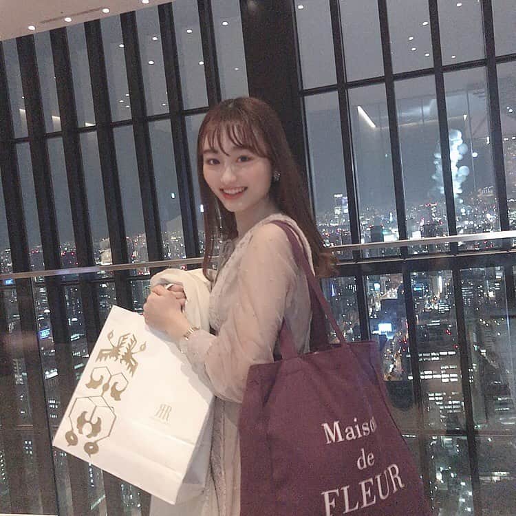 大石乃愛さんのインスタグラム写真 - (大石乃愛Instagram)「ぶれぶれふい打ちショット😀  #コンラッド大阪 #コンラッド #夜景 #不意打ち #メゾンドフルール #メゾンドフルールバッグ #ジルスチュアート #大阪夜景 #conrad #conradosaka #クリスマス #christmas #xmas #クリスマス夜景」12月23日 20時54分 - noa__nikoniko