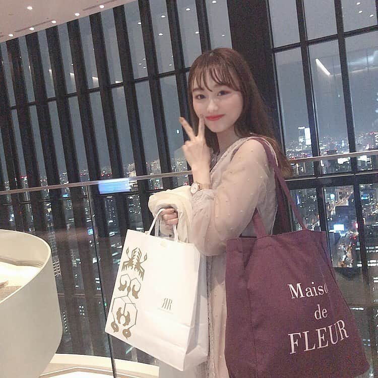 大石乃愛さんのインスタグラム写真 - (大石乃愛Instagram)「ぶれぶれふい打ちショット😀  #コンラッド大阪 #コンラッド #夜景 #不意打ち #メゾンドフルール #メゾンドフルールバッグ #ジルスチュアート #大阪夜景 #conrad #conradosaka #クリスマス #christmas #xmas #クリスマス夜景」12月23日 20時54分 - noa__nikoniko